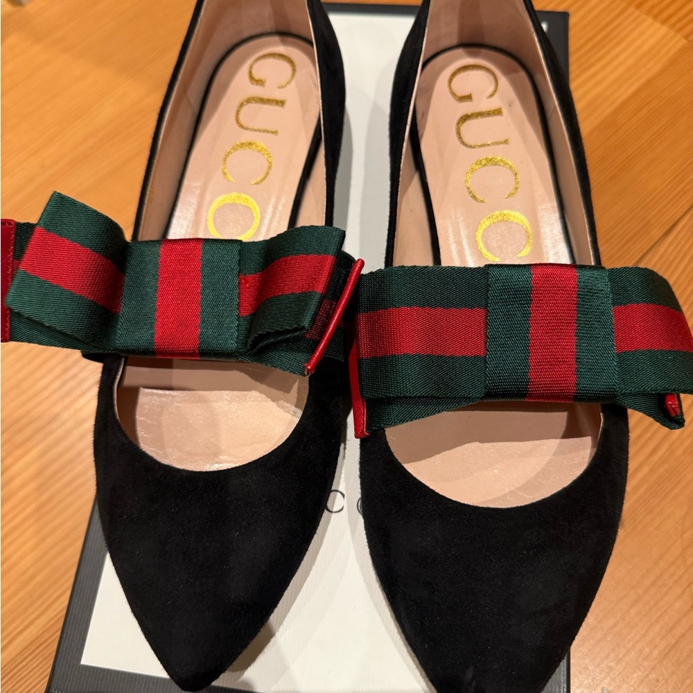 Gucci Black Flats with Green and Red Bow